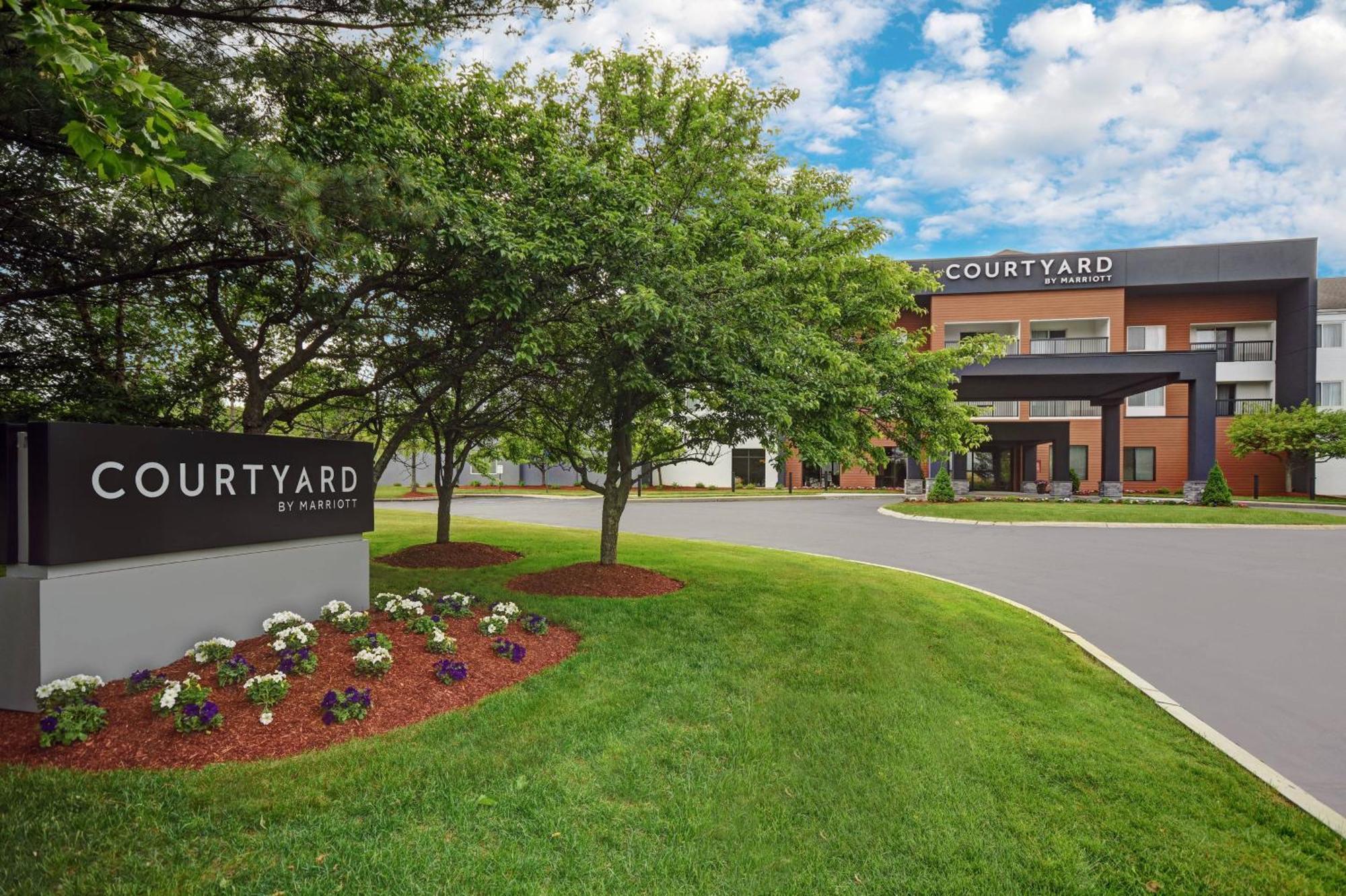Courtyard Boston Raynham Hotel Kültér fotó